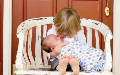 Prvi poklon za letnju bebu - 5 praktičnih proizvoda koji neće završiti zaboravljeni u fioci