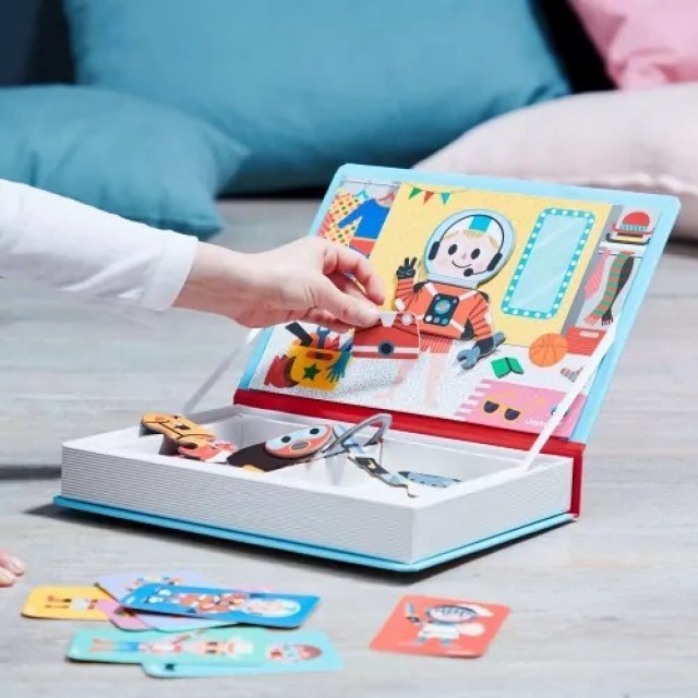 Knjiga Sa Magnetima - Obuci Dečaka