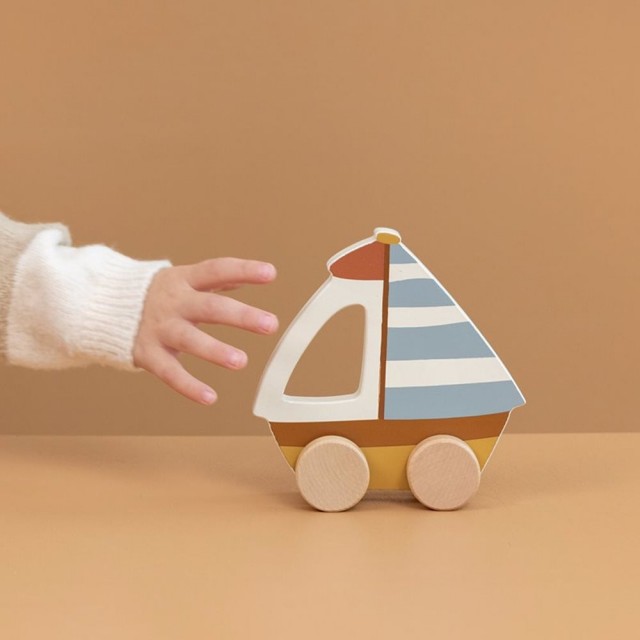 Povuci - Sailboat Sailors Bay