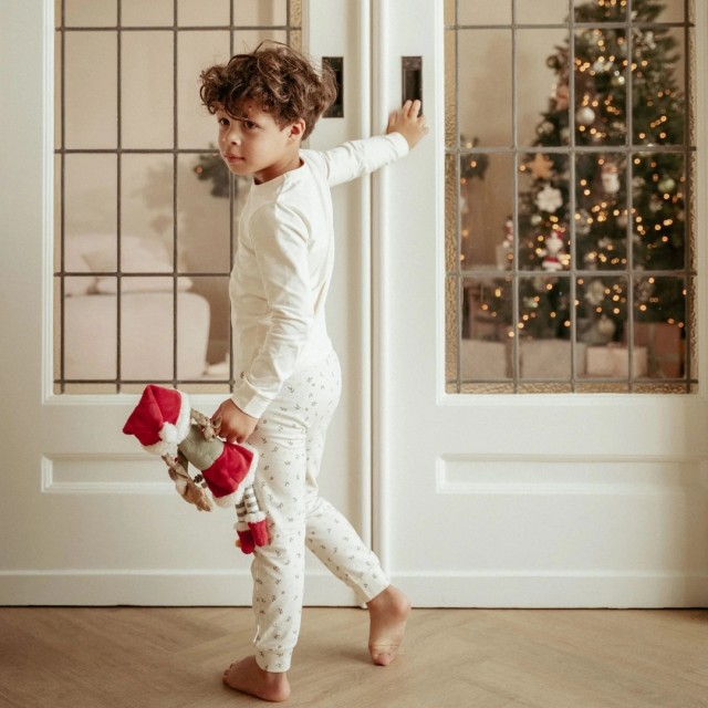 Božićna Pidžama, Iz Dva Dela