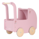 Drvena kolica za lutke u roze boji.