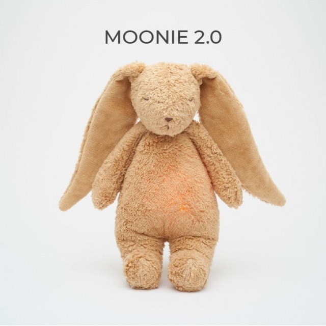 Moonie 2.0 Organic - Zeka Cappuccino Sa Lampicom I Umirujućim Zvucima Moonie 2.0 Organic - Zeka Cappuccino Sa Lampicom I Umirujućim Zvucima